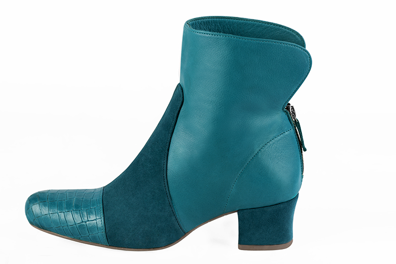 Turquoise blue women's elegant sneakers. Round toe. Low kitten heels. Profile view - Florence KOOIJMAN